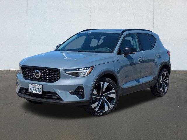 2023 Volvo XC40 Plus Dark Theme AWD photo