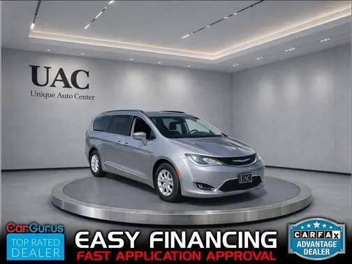 2020 Chrysler Pacifica Minivan Touring L FWD photo
