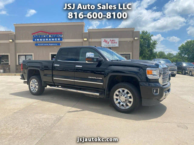2018 GMC Sierra 2500HD Denali 4WD photo