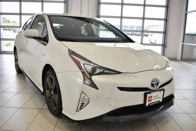 2017 Toyota Prius Four Touring FWD photo