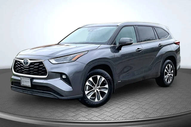 2022 Toyota Highlander Hybrid XLE AWD photo