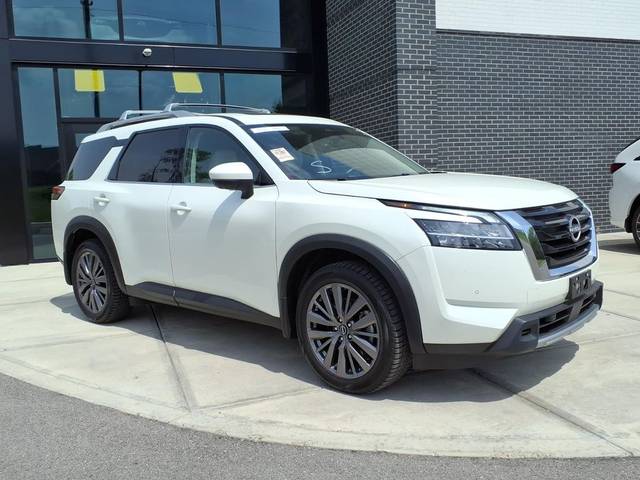 2023 Nissan Pathfinder SL 4WD photo