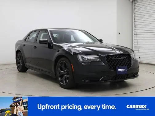 2021 Chrysler 300 Touring RWD photo