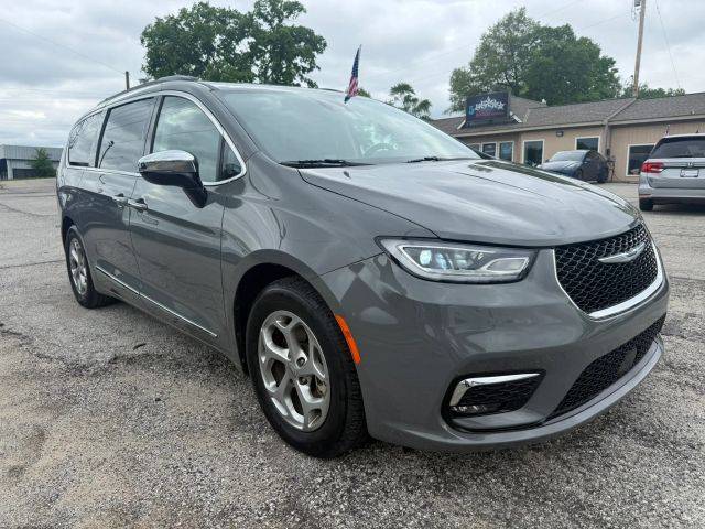2023 Chrysler Pacifica Minivan Limited FWD photo