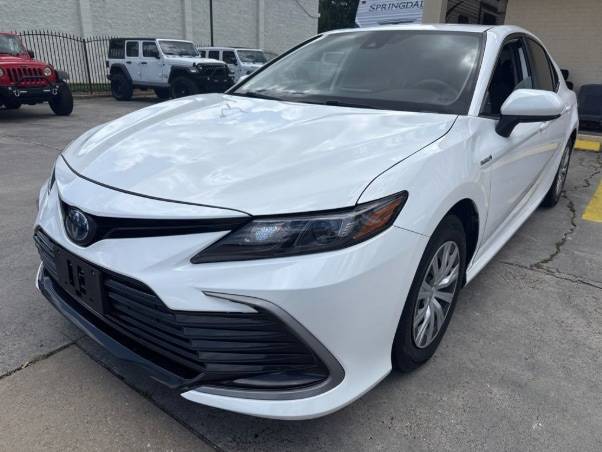 2021 Toyota Camry Hybrid LE FWD photo