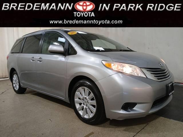 2015 Toyota Sienna LE AWD photo