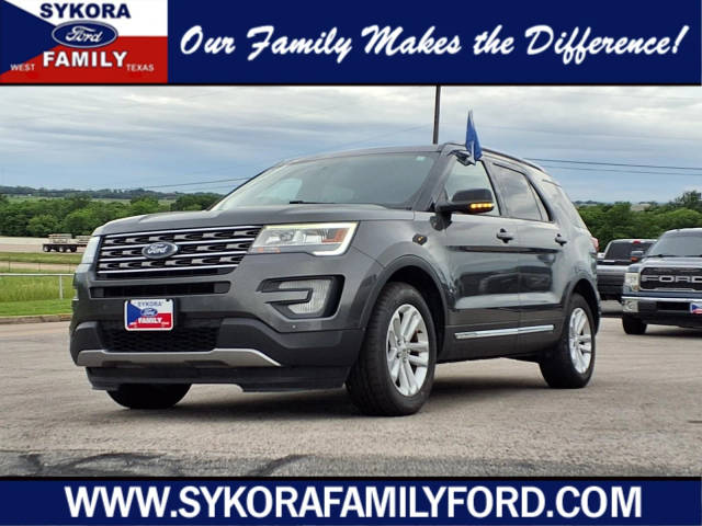 2017 Ford Explorer XLT FWD photo