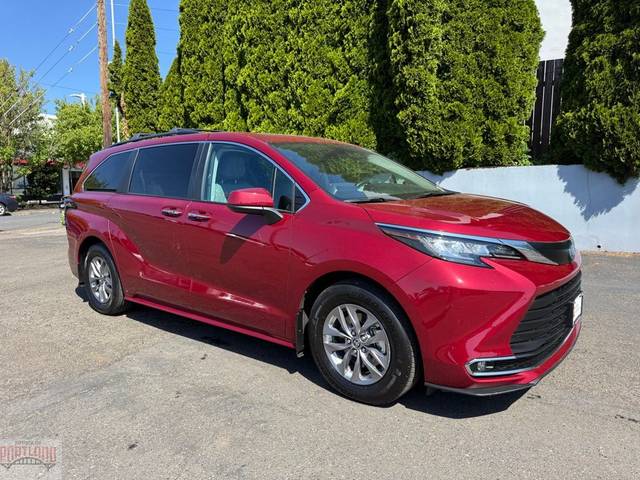 2023 Toyota Sienna XLE AWD photo
