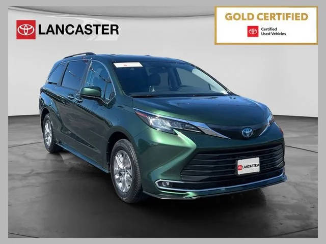 2023 Toyota Sienna XLE FWD photo
