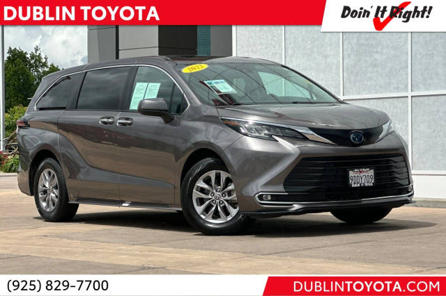 2022 Toyota Sienna XLE FWD photo