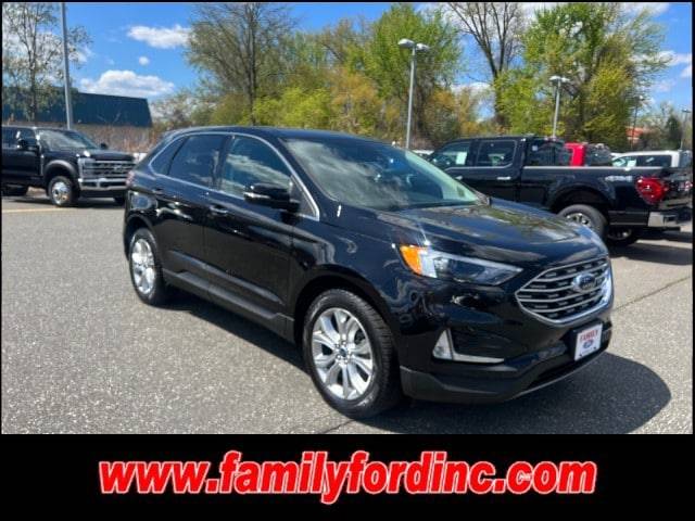 2022 Ford Edge Titanium AWD photo