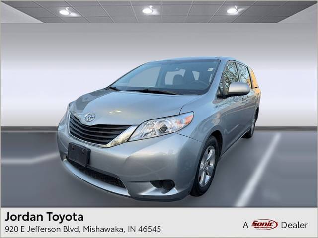 2015 Toyota Sienna LE AAS FWD photo