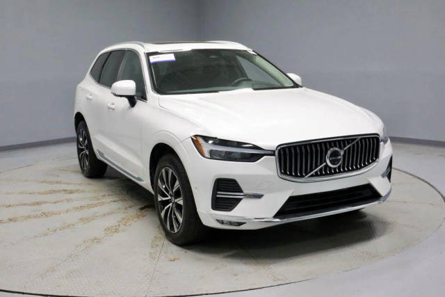 2023 Volvo XC60 Plus Bright Theme AWD photo