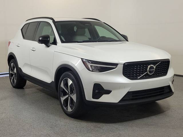 2023 Volvo XC40 Ultimate Dark Theme FWD photo