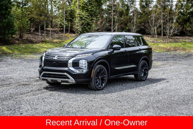 2022 Mitsubishi Outlander Black Edition FWD photo