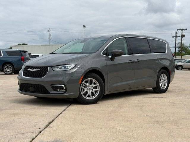 2023 Chrysler Pacifica Minivan Touring L FWD photo