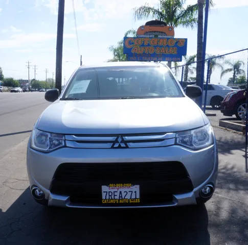 2015 Mitsubishi Outlander ES FWD photo