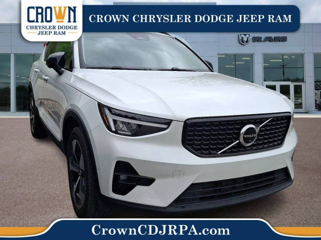 2023 Volvo XC40 Ultimate Dark Theme FWD photo