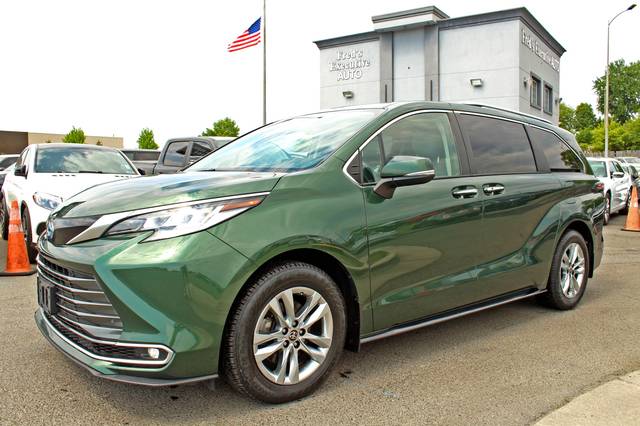 2022 Toyota Sienna Limited AWD photo