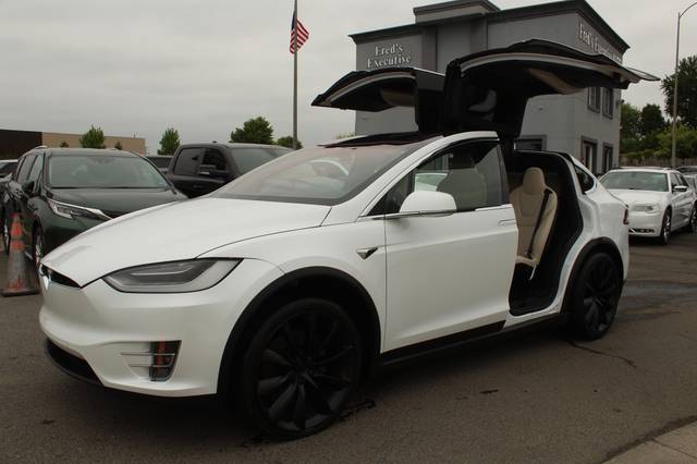 2020 Tesla Model X Long Range Plus AWD photo