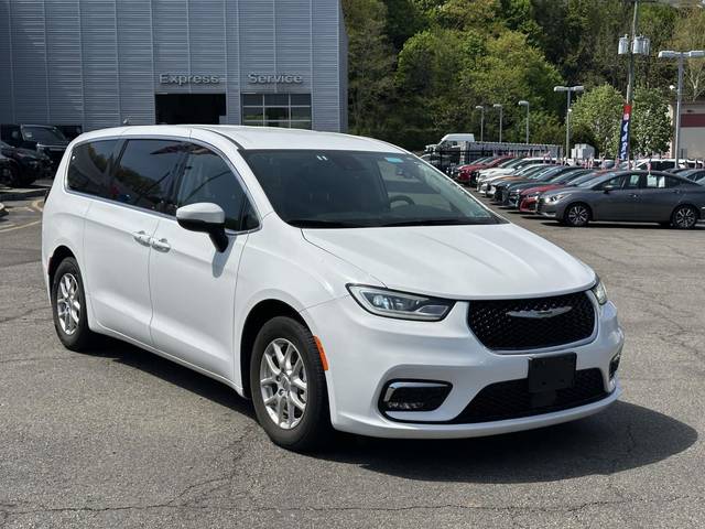 2023 Chrysler Pacifica Minivan Touring L FWD photo