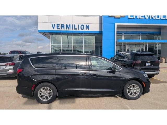 2023 Chrysler Pacifica Minivan Touring L FWD photo