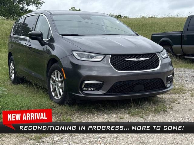 2023 Chrysler Pacifica Minivan Touring L FWD photo
