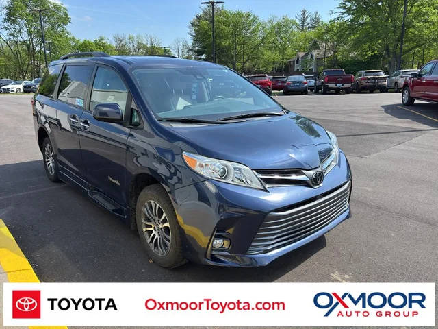 2018 Toyota Sienna XLE FWD photo