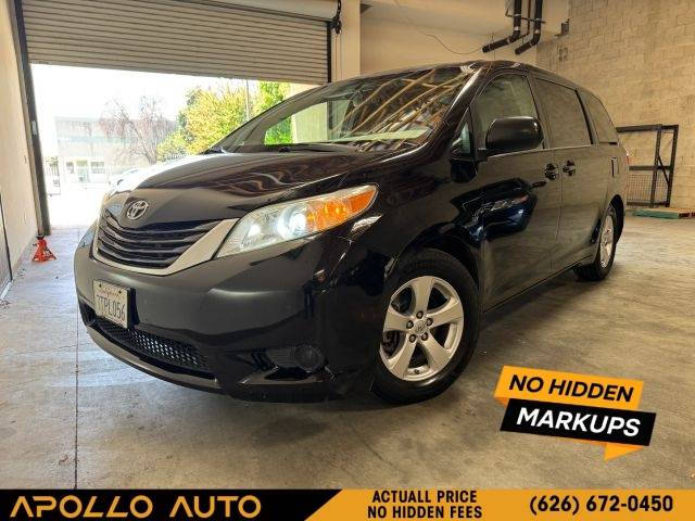 2015 Toyota Sienna LE FWD photo