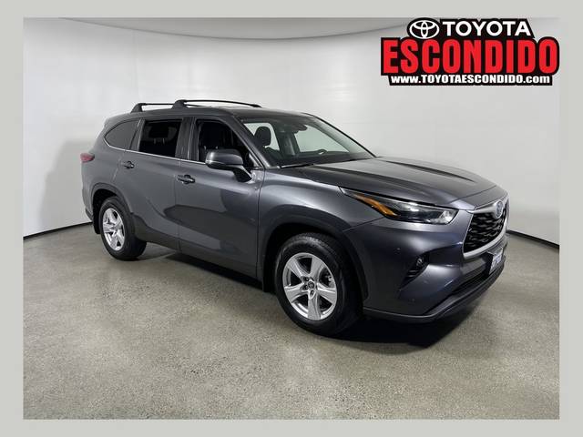 2022 Toyota Highlander Hybrid LE FWD photo