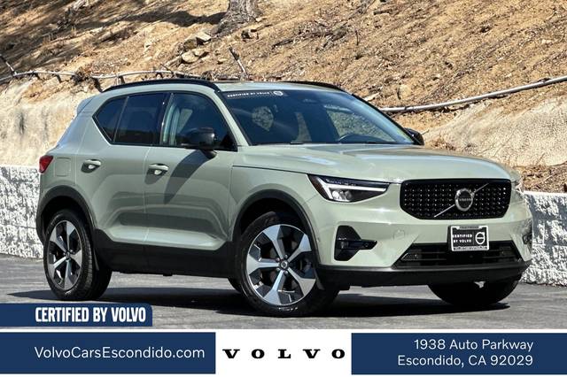 2023 Volvo XC40 Ultimate Dark Theme FWD photo