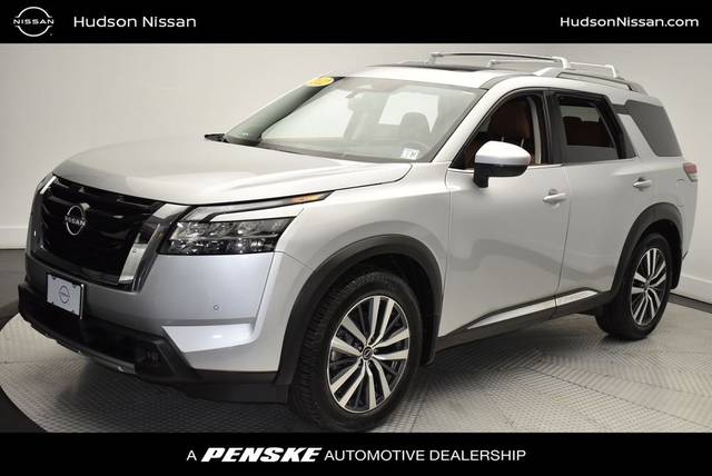 2022 Nissan Pathfinder Platinum 4WD photo