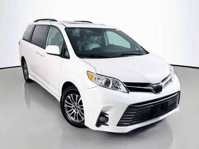 2020 Toyota Sienna XLE FWD photo