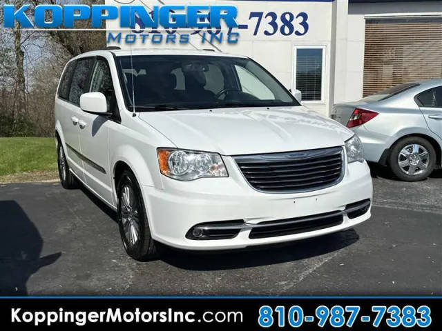 2016 Chrysler Town and Country Touring-L FWD photo