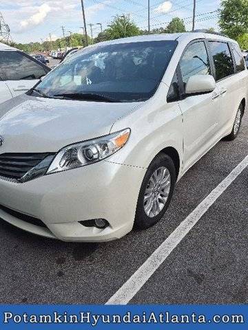 2017 Toyota Sienna XLE FWD photo