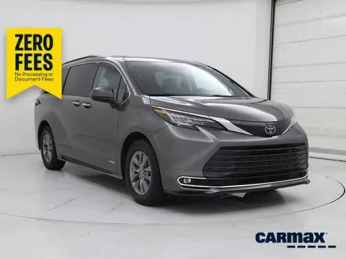 2021 Toyota Sienna XLE FWD photo