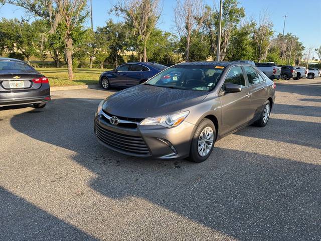 2016 Toyota Camry LE FWD photo