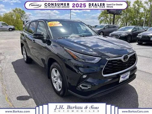 2023 Toyota Highlander LE AWD photo