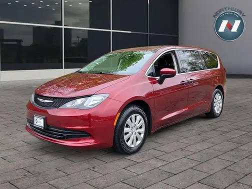 2020 Chrysler Voyager L FWD photo