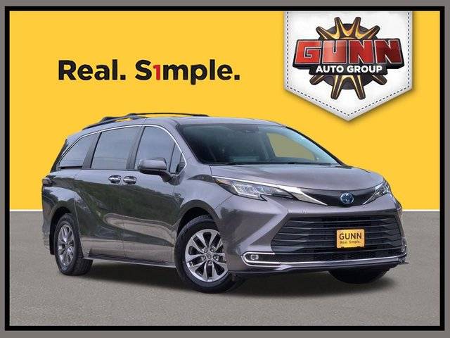 2022 Toyota Sienna XLE FWD photo