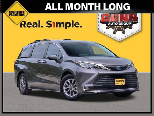 2022 Toyota Sienna XLE FWD photo