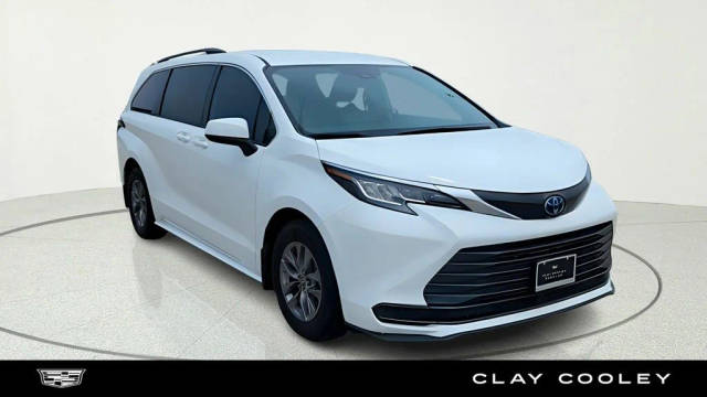 2022 Toyota Sienna LE FWD photo