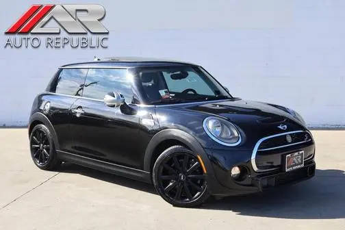 2015 MINI Hardtop 2 Door S FWD photo