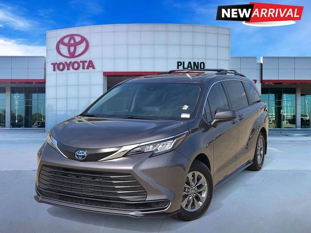 2023 Toyota Sienna LE AWD photo