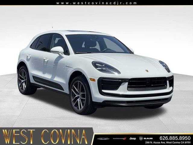 2023 Porsche Macan AWD photo