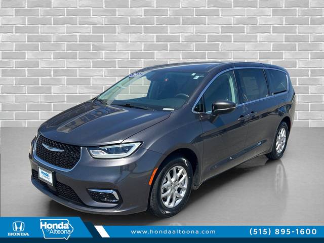2023 Chrysler Pacifica Minivan Touring L FWD photo
