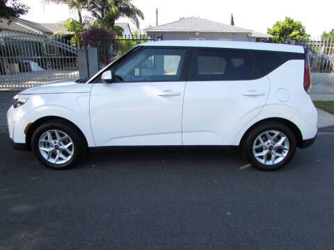 2023 Kia Soul LX FWD photo