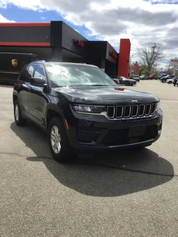 2022 Jeep Grand Cherokee Laredo 4WD photo