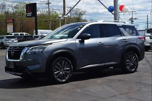 2022 Nissan Pathfinder SL 4WD photo