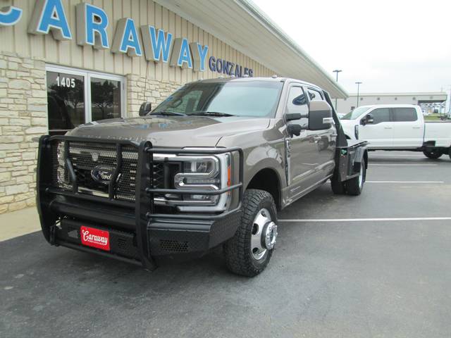 2023 Ford F-350 Super Duty LARIAT 4WD photo